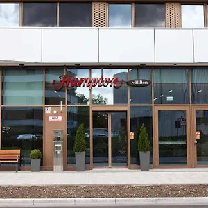Hampton By Hilton Center East Отель